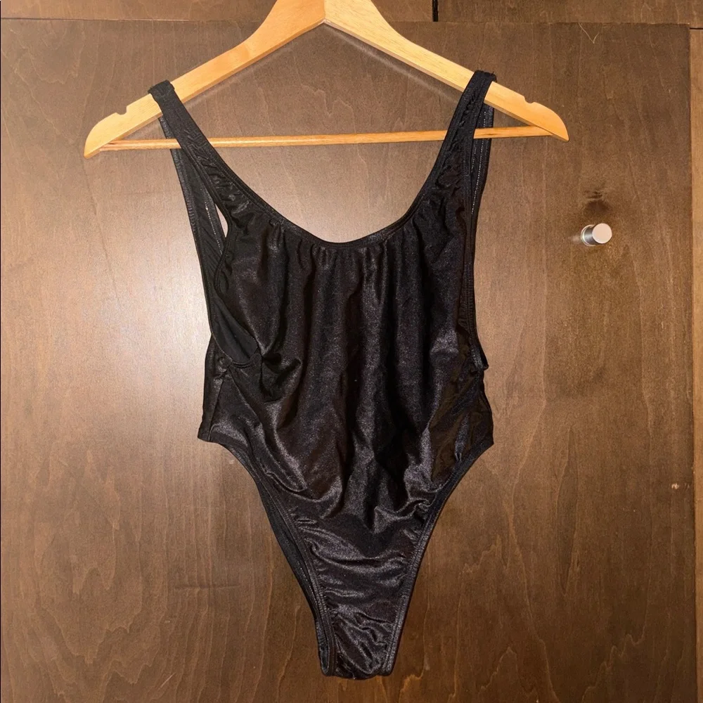Gnash‎ Swim High Cut Scoop Neck Black One Piece Swimsuit - Size 6